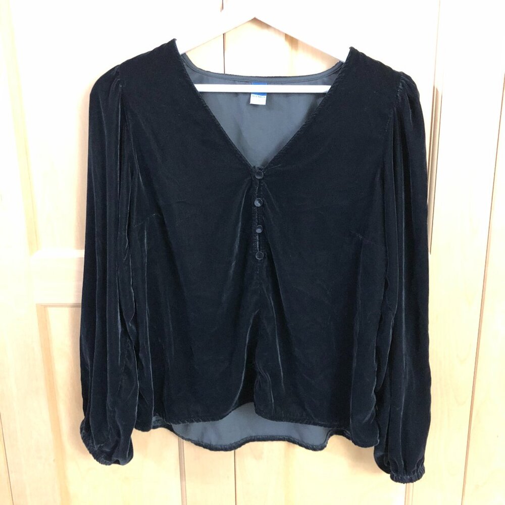 2/$10🌷Old Navy | Velour v-neck 1/2-button blouse (S)